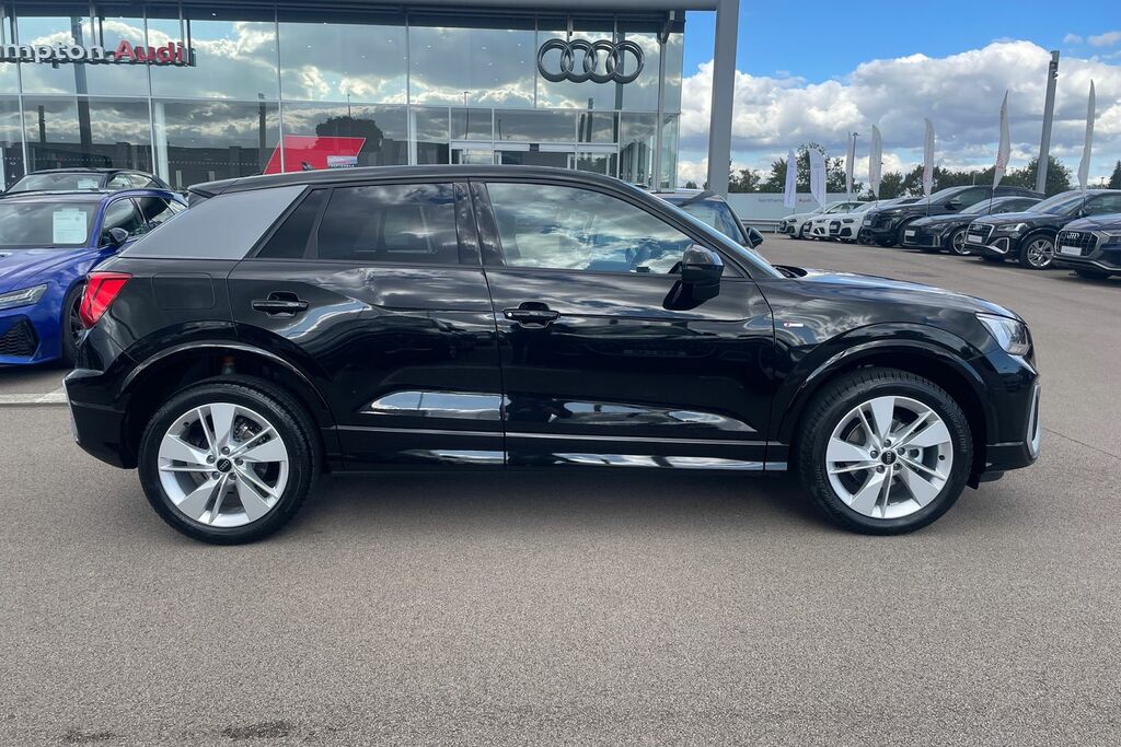 Audi Q2 Audi Q2 S Line 35 Tfsi 150 Ps S Tronic Black #4