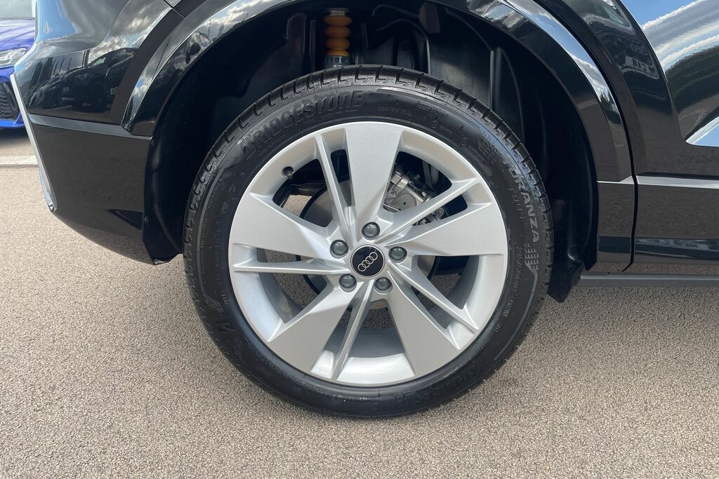 Audi Q2 Audi Q2 S Line 35 Tfsi 150 Ps S Tronic Black #5
