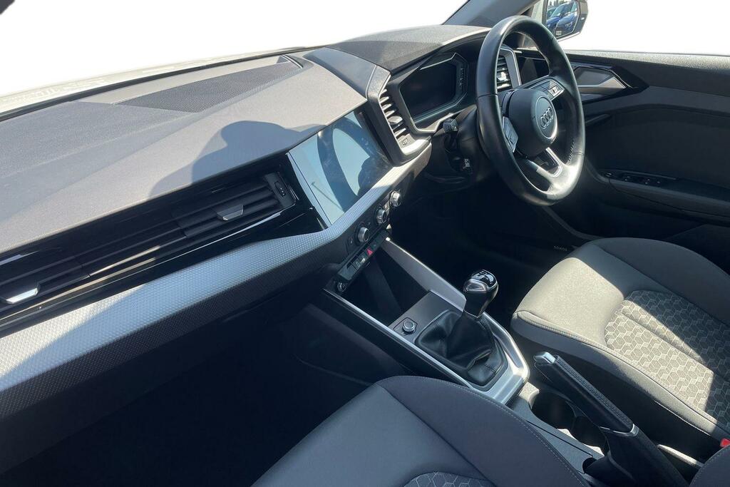 Audi A1 Audi A1 Sportback Sport 25 Tfsi 95 Ps 5-Speed White #2