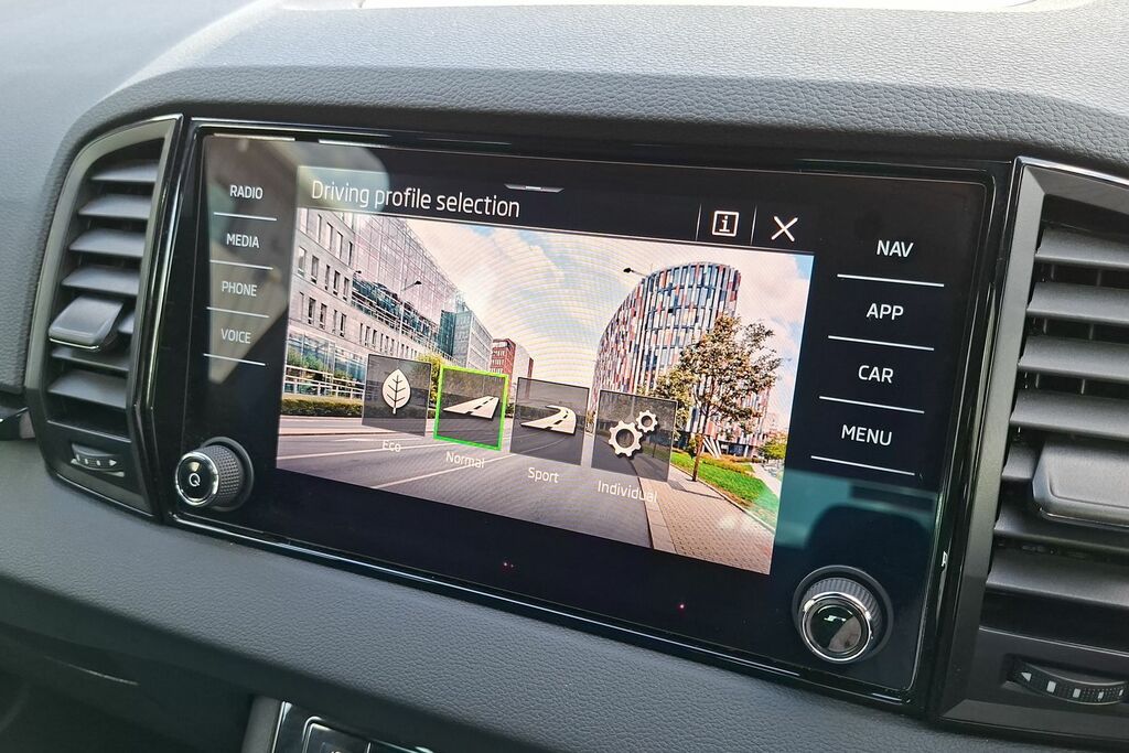Skoda Karoq Suv 2.0Tdi 150Ps 4X4 Sportline Scr Dsg Black #27