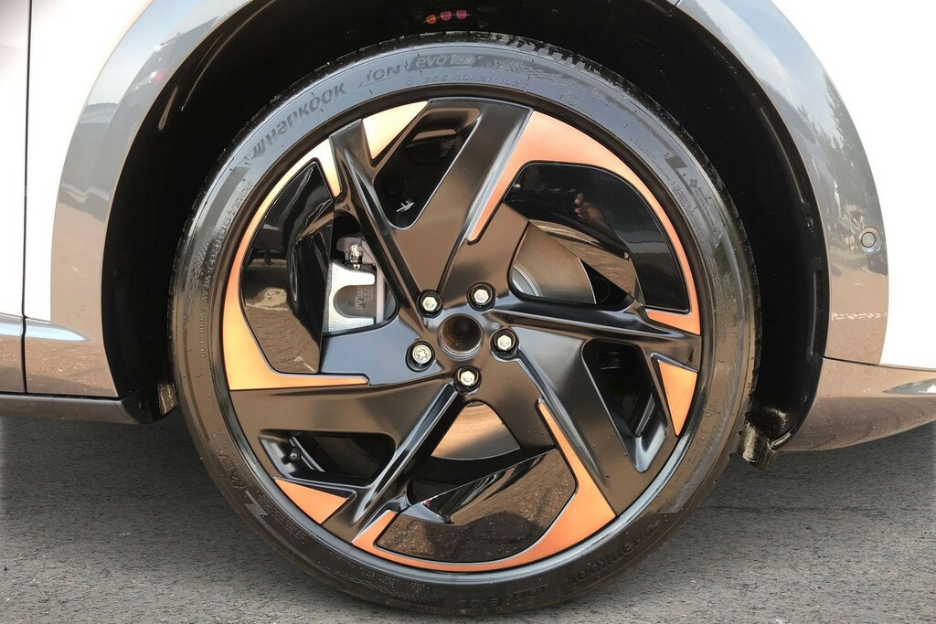 Cupra Tavascan V2 White #5