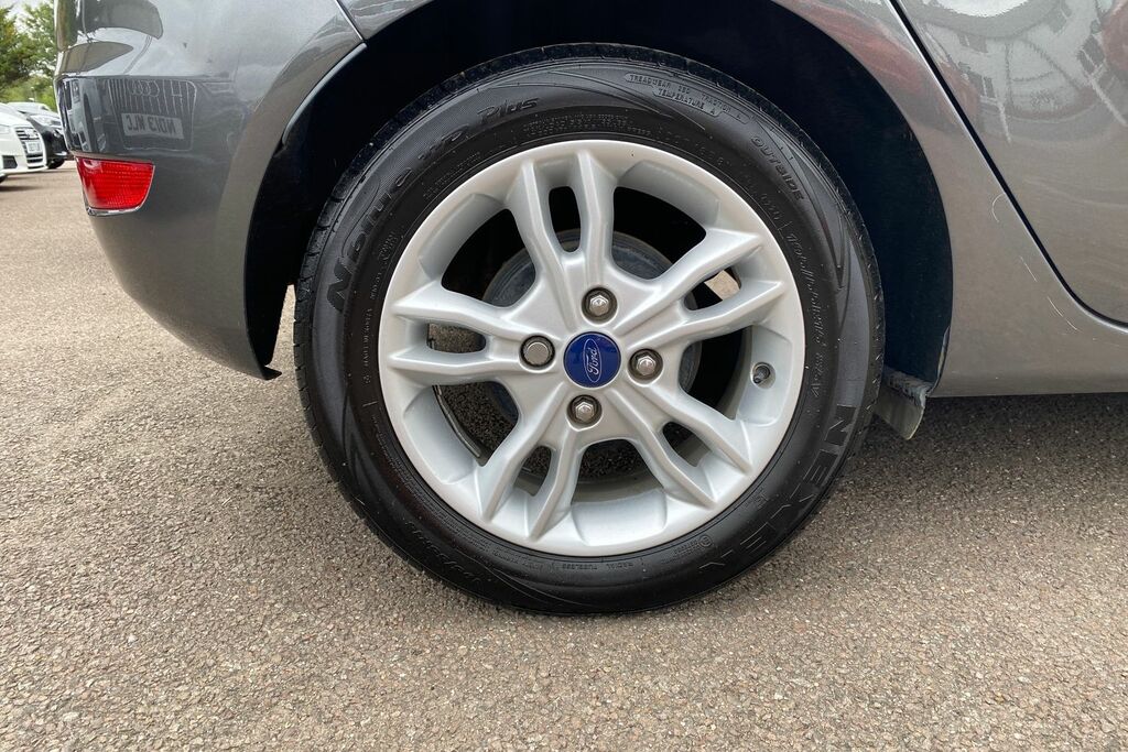 Ford Fiesta 1.6 T White #24