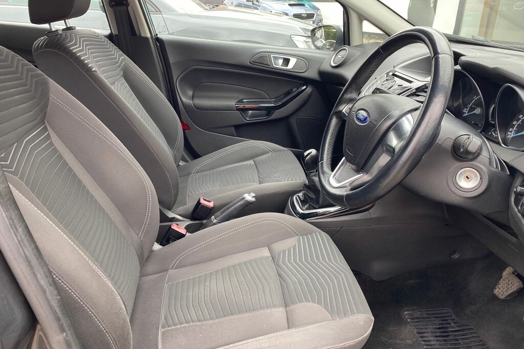 Ford Fiesta 1.6 T White #27