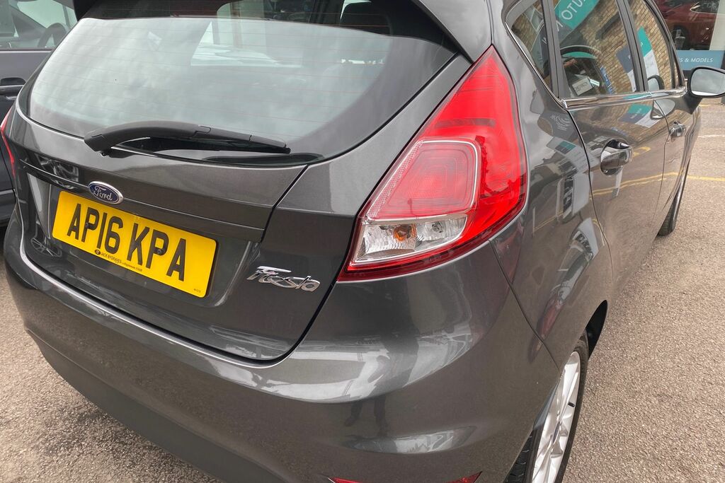 Ford Fiesta 1.6 T White #23