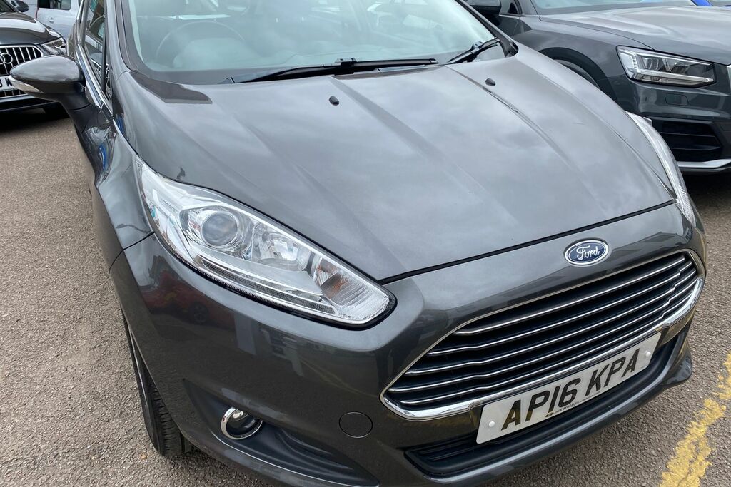 Ford Fiesta 1.6 T White #25