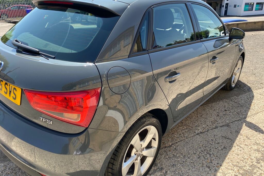 Audi A1 Sportback Tdi Sport Red #25
