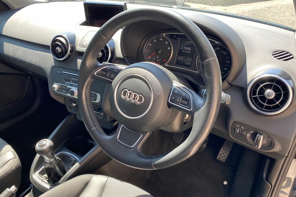 Audi A1 Sportback Tdi Sport Red #23
