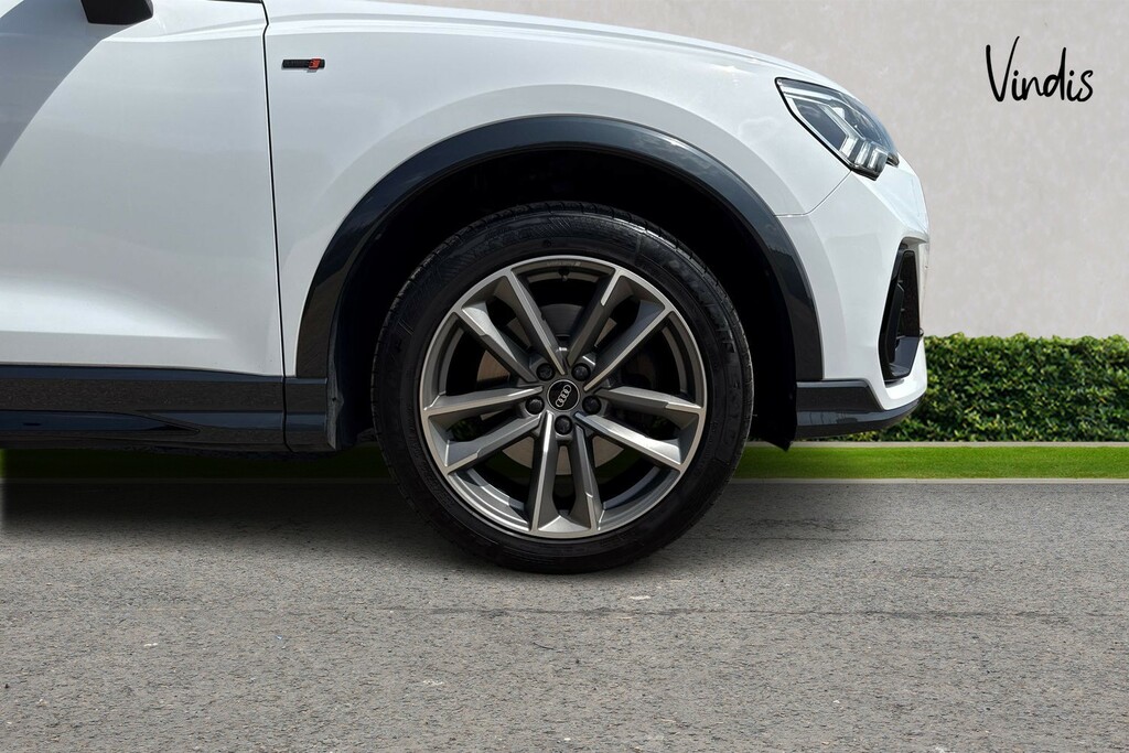 Audi Q3 Audi Q3 Black Edition 40 Tfsi Quattro 190 Ps S Tro AP22EAG White #5