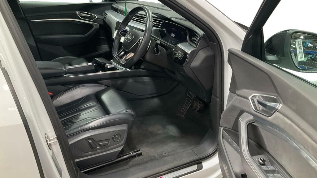 Audi E-tron Audi E-tron Sportback Black Edition 55 Quattro 300 White #4