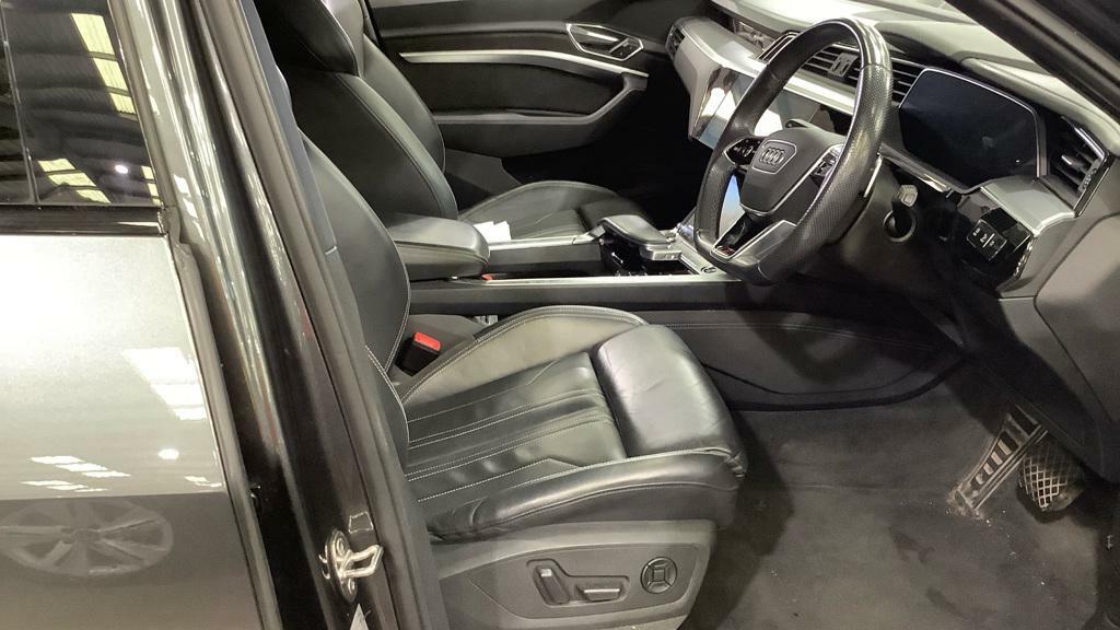 Audi E-tron Audi E-tron Black Edition 55 Quattro 300,00 Kw Grey #4