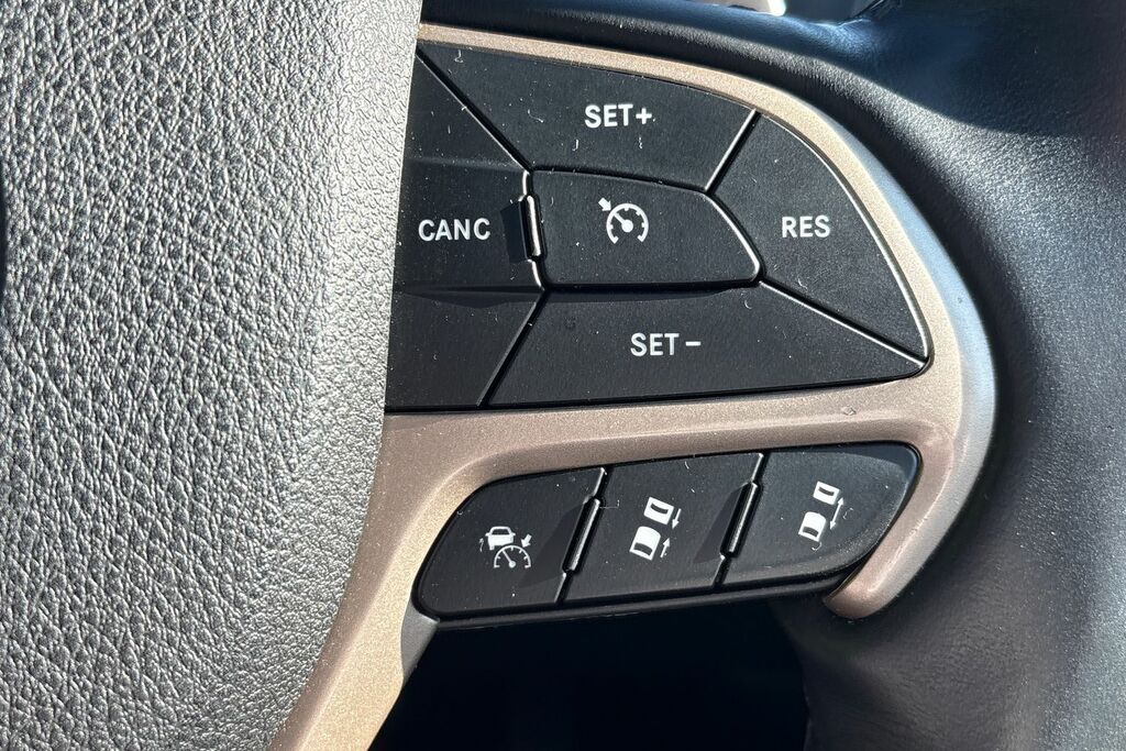 Jeep Grand Cherokee 3.0 V6 Crd Summit 247 Bhp White #23