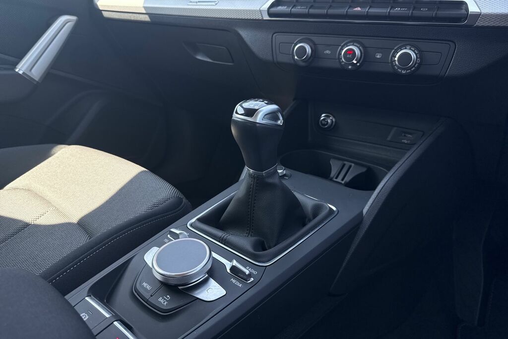 Audi Q2 Audi Q2 S Line 35 Tfsi 150 Ps 6-Speed Grey #11