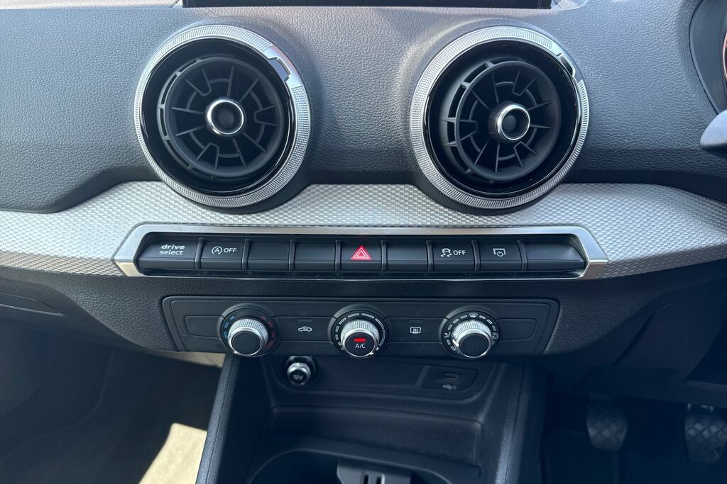 Audi Q2 Audi Q2 S Line 35 Tfsi 150 Ps 6-Speed Grey #17