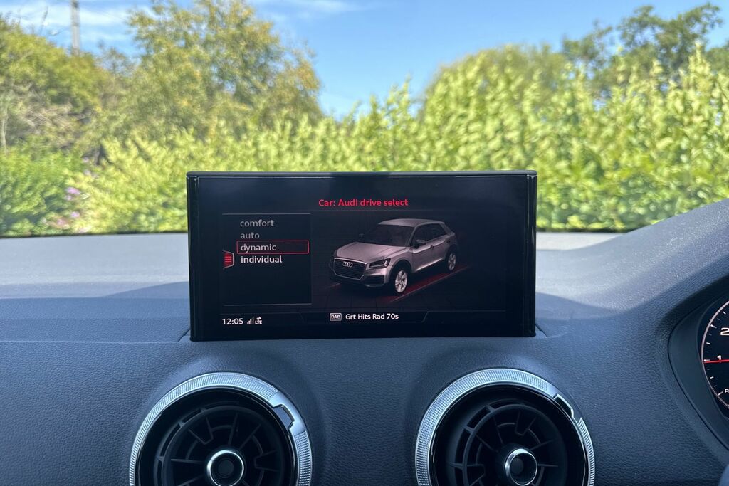 Audi Q2 Audi Q2 S Line 35 Tfsi 150 Ps 6-Speed Grey #22