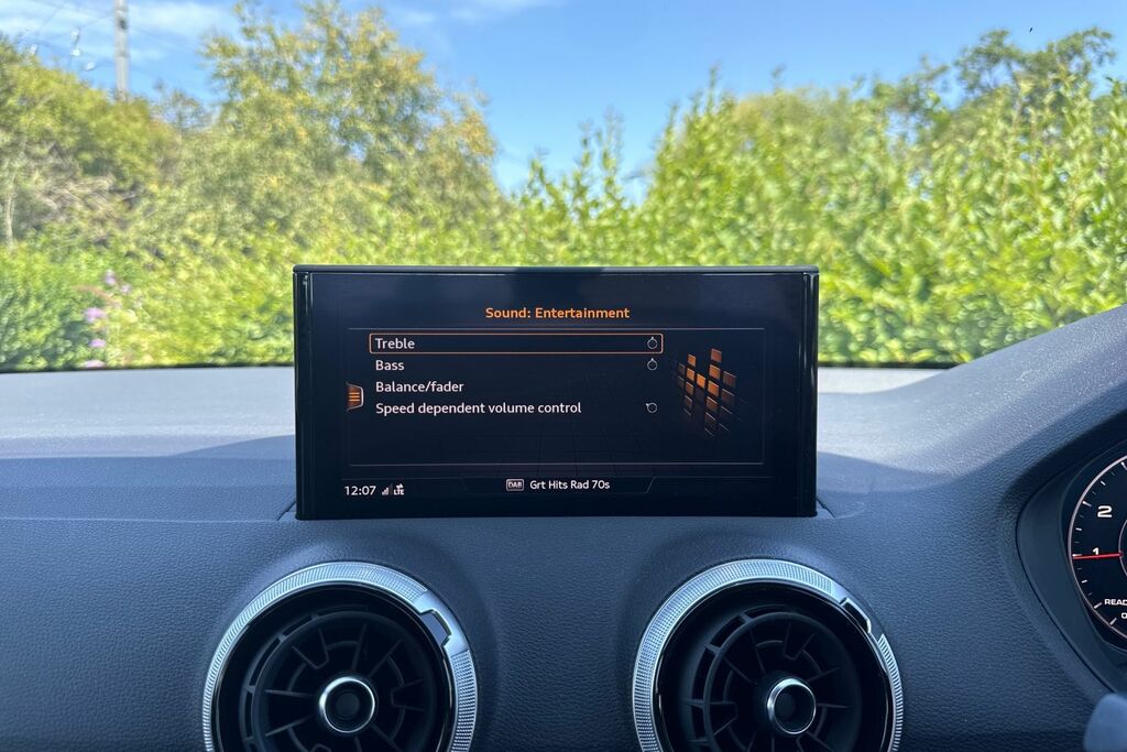 Audi Q2 Audi Q2 S Line 35 Tfsi 150 Ps 6-Speed Grey #24