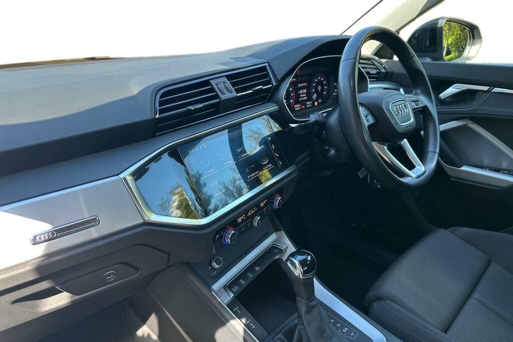 Audi Q3 Audi Q3 Sport 35 Tfsi 150 Ps S Tronic Black #2
