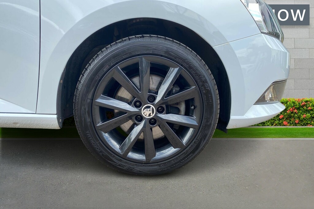 Skoda Fabia Skoda Fabia 1.0 Tsi Se Hatchback White #5