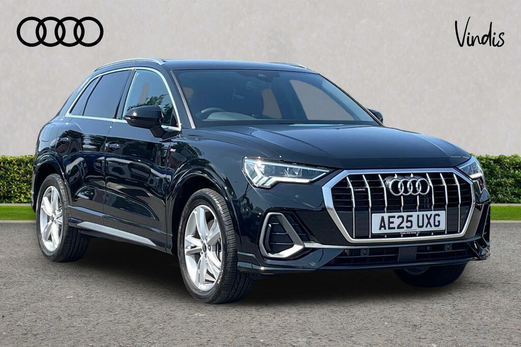 Audi Q3 Black Edition 35 Tdi 150 Ps S Tronic White #1