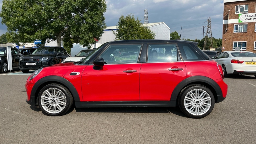 Mini Hatch 5-Door Hatch Cooper Exclusive Red #3