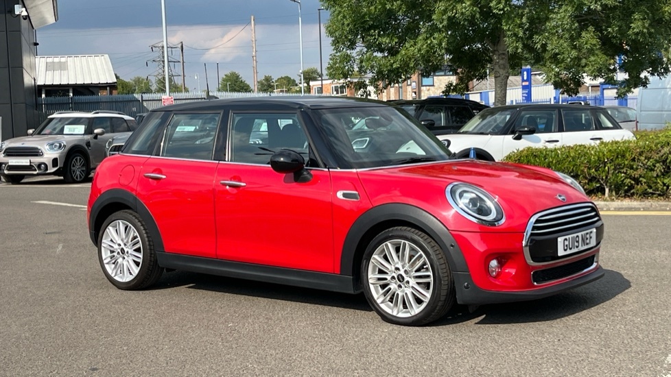 Mini Hatch 5-Door Hatch Cooper Exclusive Red