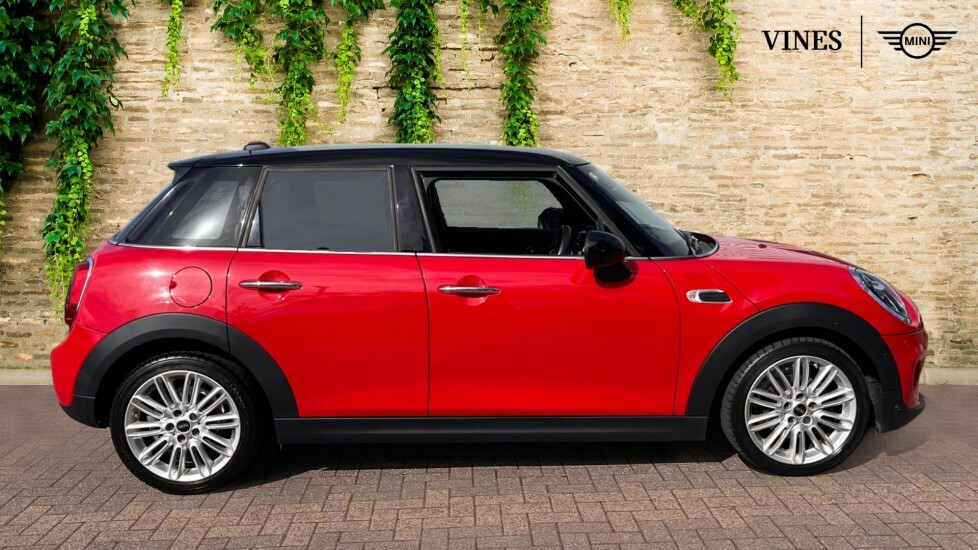 Mini Hatch 5-Door Hatch Cooper Exclusive Red #3