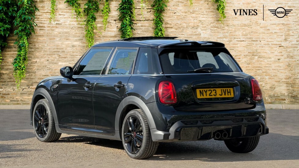 Mini Hatch 5-Door Hatch Cooper S Sport NY23JVH Black #2