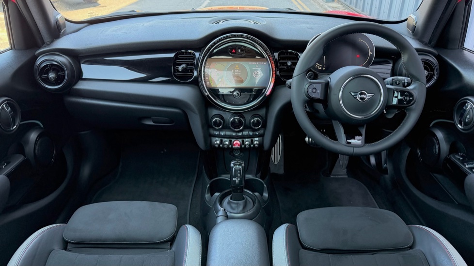 Mini Hatch 5-Door Hatch Cooper S Sport SR73JYV Red #4