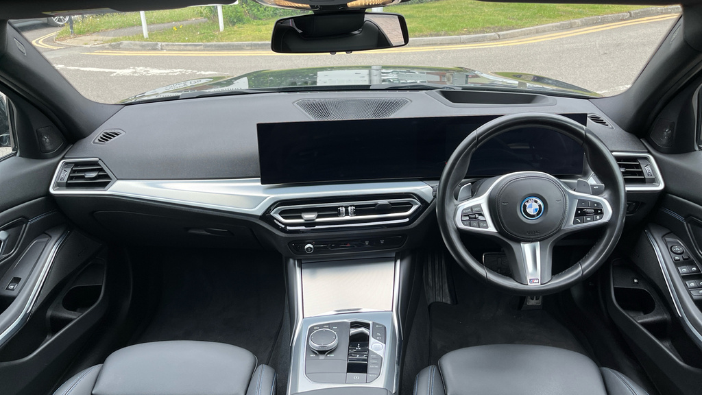 BMW 3 Series 330E Xdrive M Sport Saloon AO73KMG #4