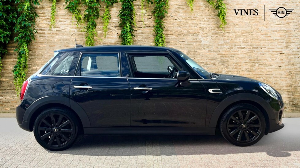 Mini Hatch 5-Door Hatch Cooper Exclusive GD70DYG Black #3