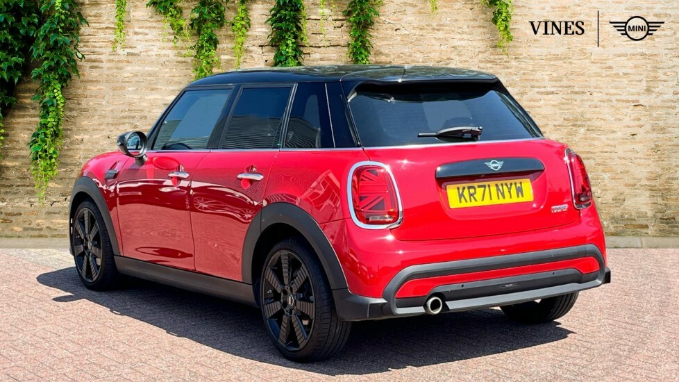 Mini Hatch 5-Door Hatch Cooper Exclusive KR71NYW Red #2