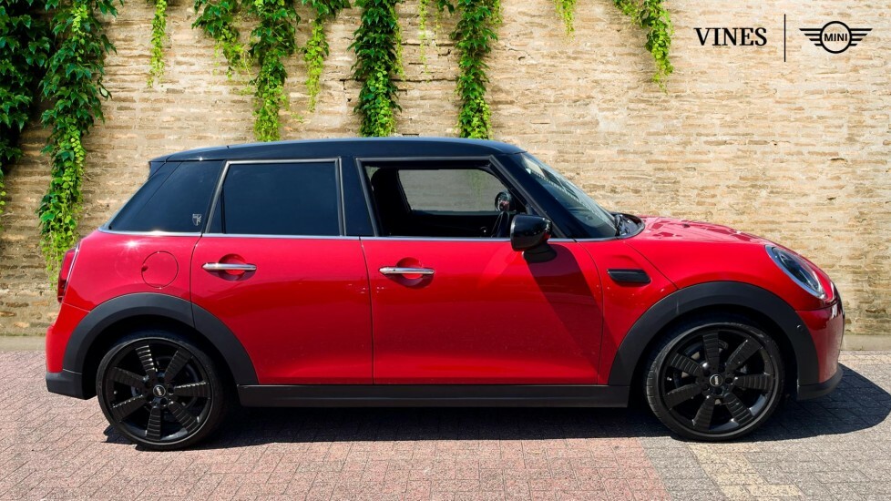 Mini Hatch 5-Door Hatch Cooper Exclusive KR71NYW Red #3