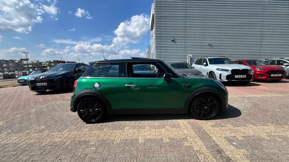 Mini Hatch 3-Door Hatch Cooper S Exclusive YJ72AHM Green #3