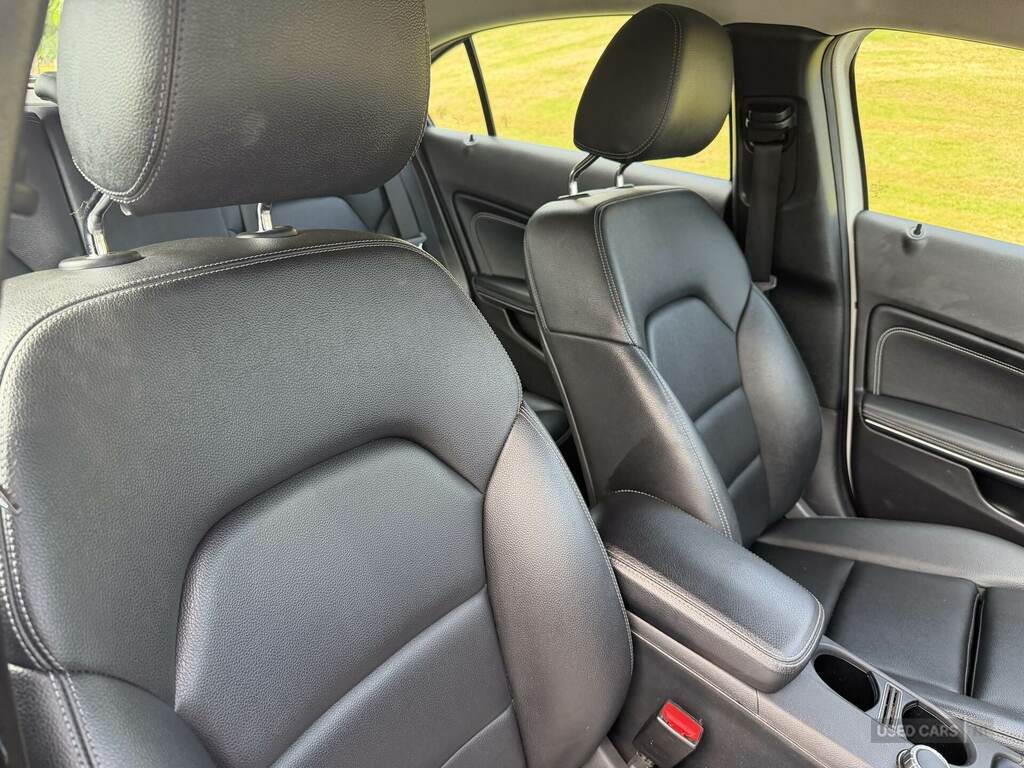 Mercedes-Benz A Class A180d Sport White #4
