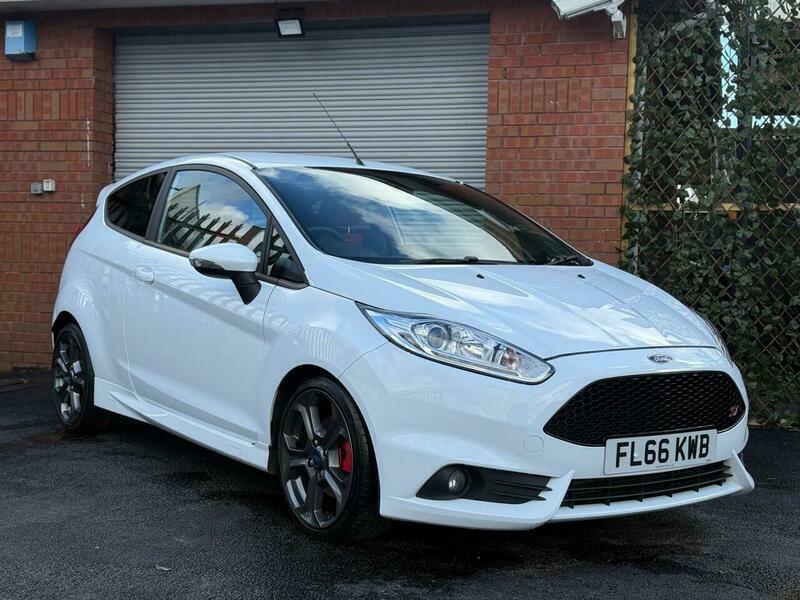 Ford Fiesta 1.6T Ecoboost St-3 Euro White
