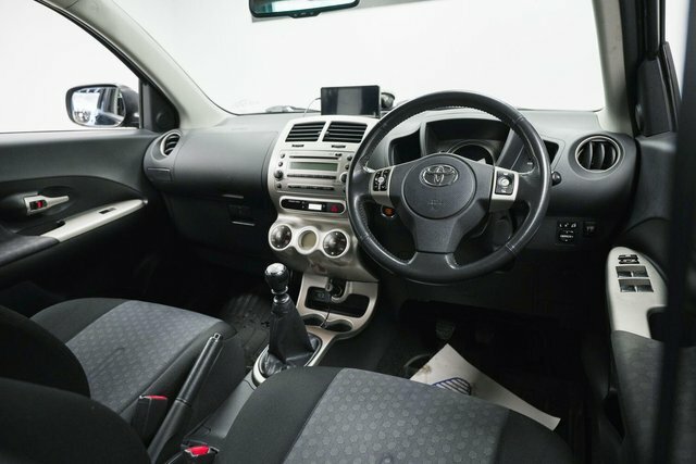 Toyota Urban Cruiser Hatchback D-4d 2010 Silver #9