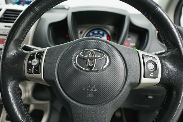 Toyota Urban Cruiser Hatchback D-4d 2010 Silver #20
