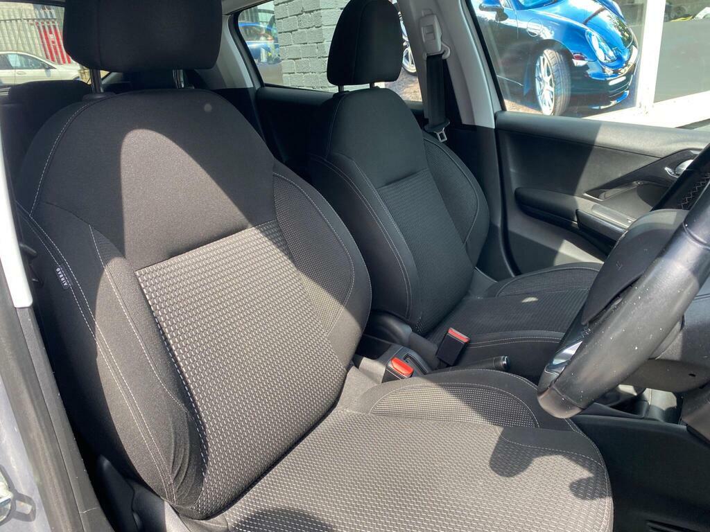 Peugeot 208 1.2 Puretech Signature Euro 6 S S Black #9