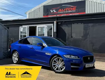 Jaguar XF 2.0 I4 240Ps R-sport Awd Black #1