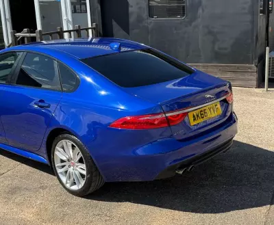 Jaguar XF 2.0 I4 240Ps R-sport Awd Black #22