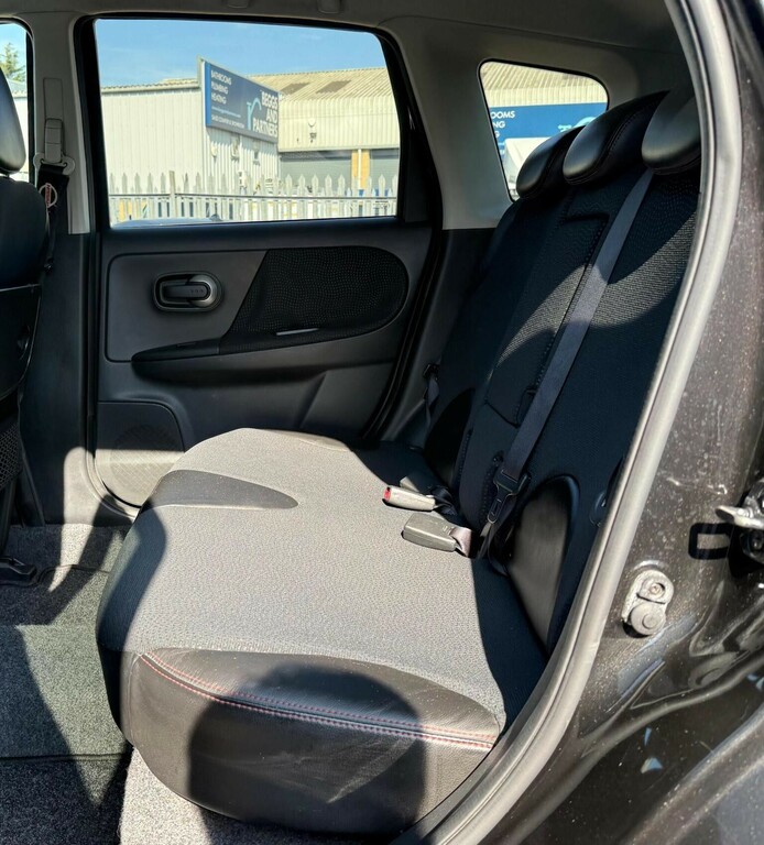 Nissan Note 1.6 16V N-tec Hatchback Beige #46