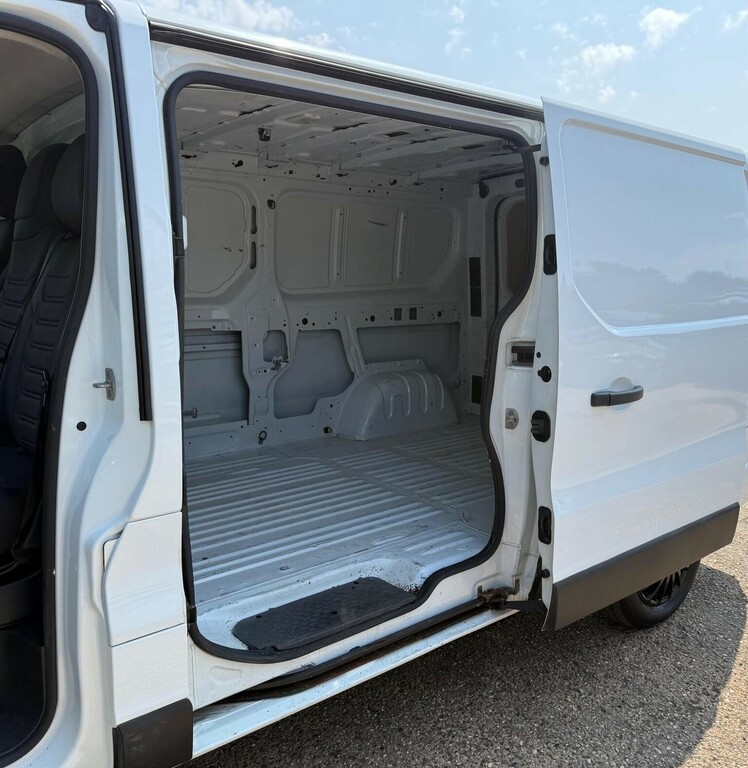 Vauxhall Vivaro Campervan 201868 White #40