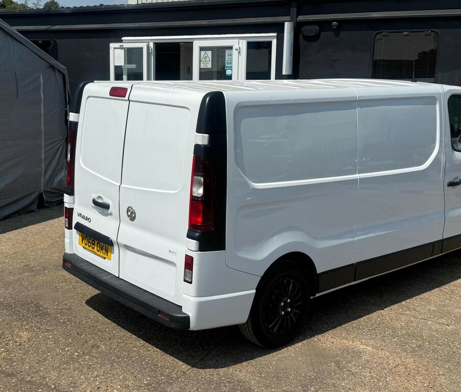 Vauxhall Vivaro Campervan 201868 White #23