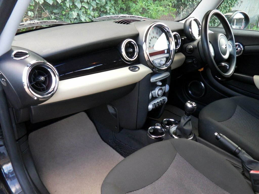 Mini Clubman Cooper D White #73