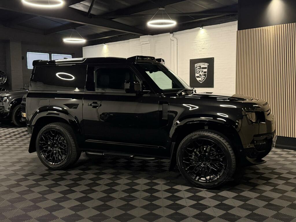 Land Rover Defender 90 X-dynamic Se Black #4