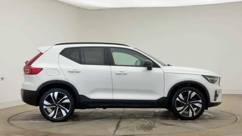 Volvo XC40 B4 Mild Hybrid Ultimate Dark White #2