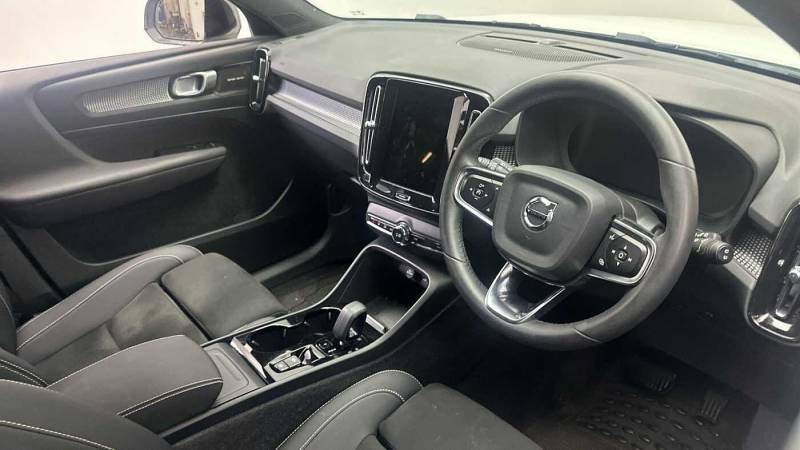 Volvo XC40 B3 Mild Hybrid Ultimate Dark - 2023 73 KN73MHE White #4