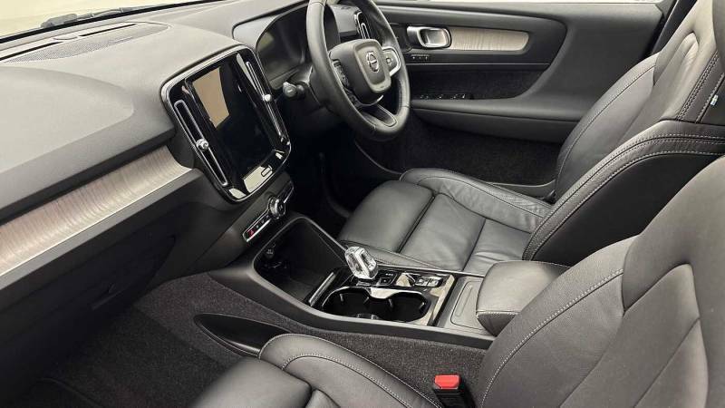 Volvo XC40 B4 Mild Hybrid Ultimate Dark Black #4