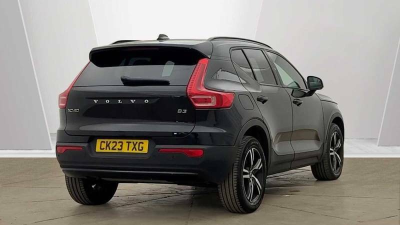 Volvo XC40 B3 Mild Hybrid Plus Dark Black #2