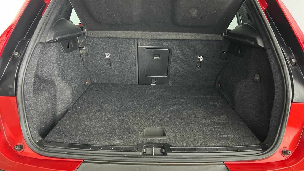 Volvo XC40 Momentum, T3 NA22WHD Red #5