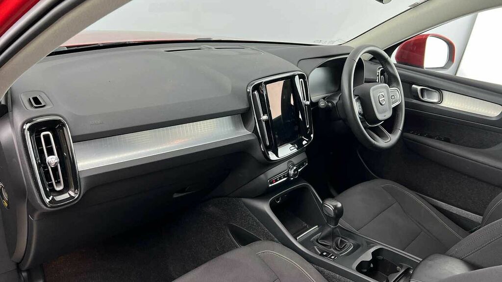 Volvo XC40 Momentum, T3 NA22WHD Red #6
